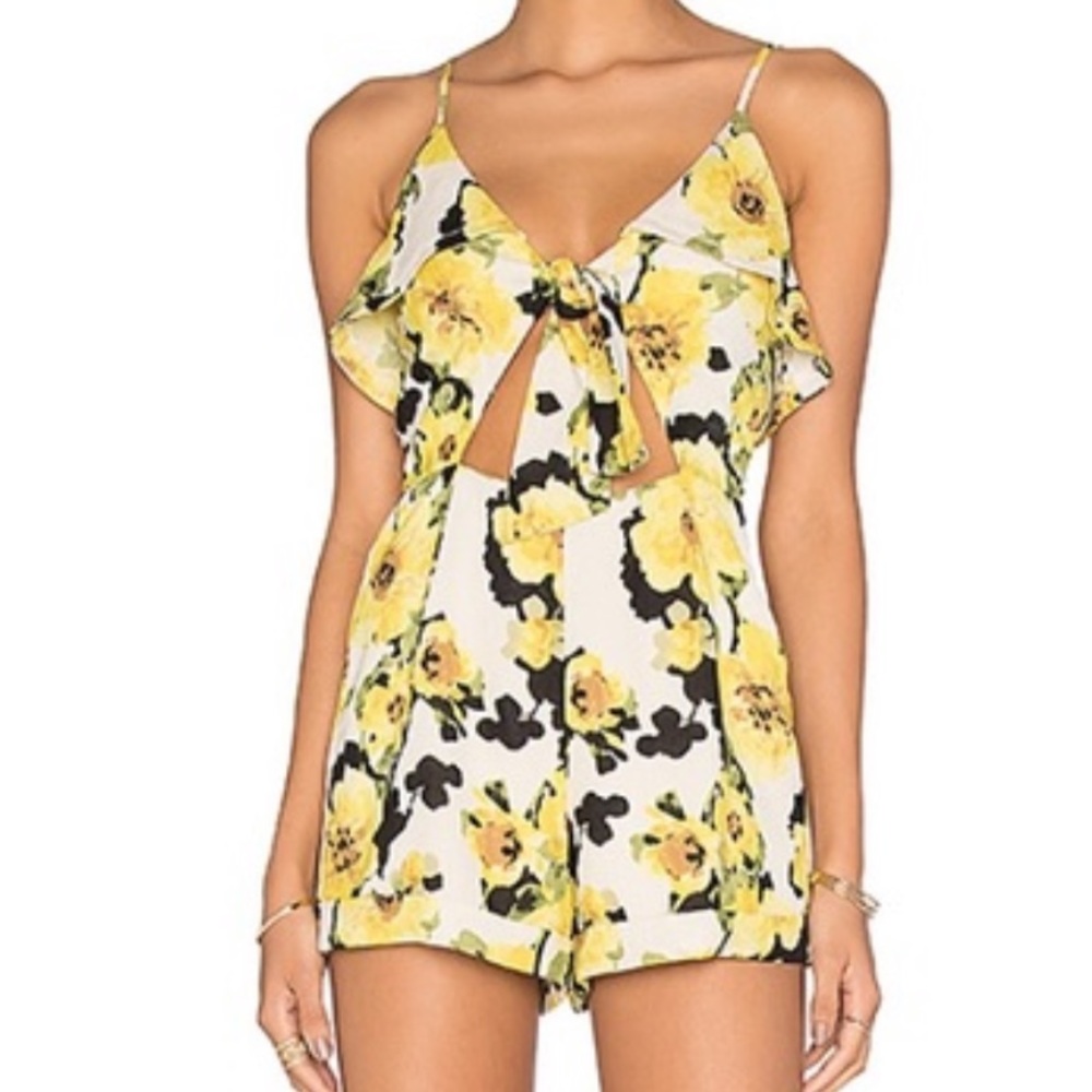 Adorable daisy romper NWT never worn